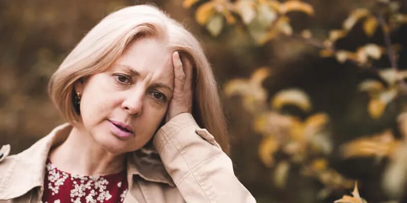 Ból głowy przyczyna: poznaj najczęstsze źródła bólu i objawy