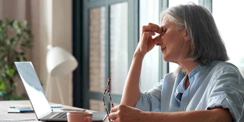 Syndrom suchego oka objawy - poznaj niepokojące symptomy i ich skutki