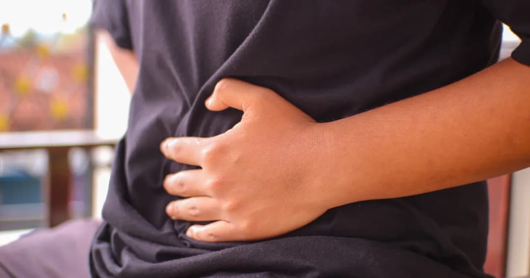 Skurcz żołądka objawy: poznaj niepokojące sygnały zdrowotne